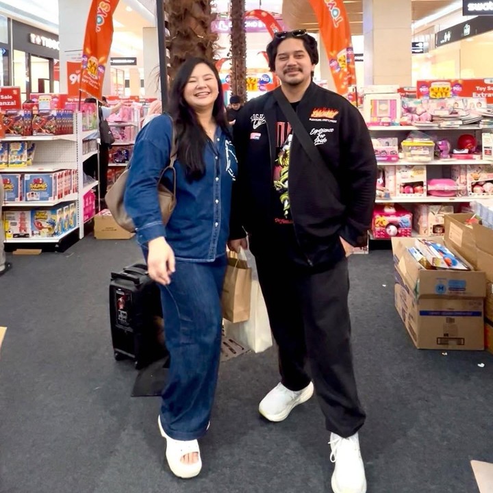 <p>Lama tak muncul di layar kaca, kini Eriska Reinisa fokus menjalani rumah tangga bersama sang suami, Mithu Nisar. Pasangan ini telah menikah selama hampir 11 tahun, Bunda. (Foto: Instagram @eriskarein)</p>