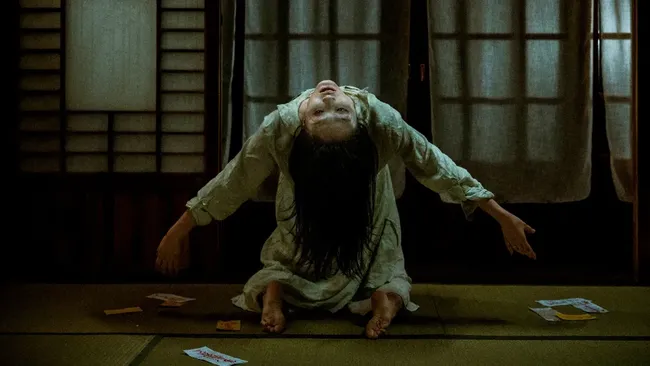 Review film Mudborn: Bagi penonton yang haus akan jumpscare, sajian dalam Mudborn agaknya akan bisa cukup memuaskan dahaga.