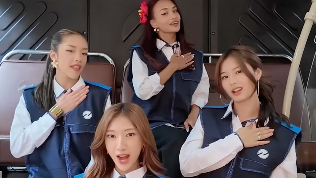 Netizen Heboh Lihat no na 'work' di TransJakarta: Koridor Mana Nih?