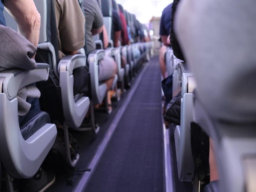 Penumpang di AS Diusir dari Pesawat Cuma Gegara Suara Azan Aplikasi HP