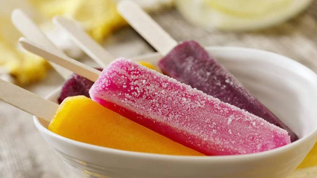 Tepung hunkwe bahan dasar es gabus kembali jadi sorotan usai pedagang dituding pakai spons. Uji pangan membuktikan es gabus aman dikonsumsi.