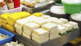 Sering Disangka Sama, Ini Beda Tahu Kuning dan Tahu Putih