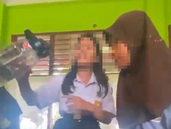 Siswi SMP di Kendari Dibully-Dianiaya Teman Kelas hingga Jadi Tontonan