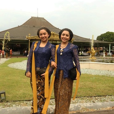 Bak Bangsawan, 7 Potret Khirani Anak Bambang Trihatmodjo & Mayangsari Pakai Kebaya