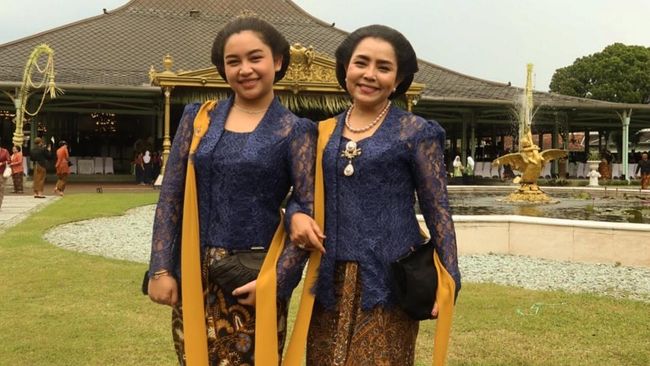 Bak Bangsawan, 7 Potret Khirani Anak Bambang Trihatmodjo dan Mayangsari Pakai Kebaya