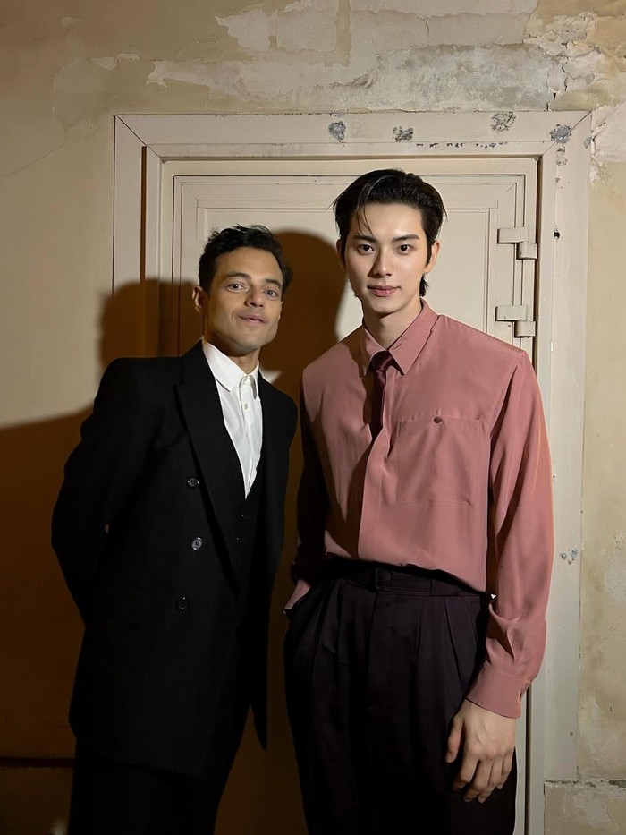 Pada kesempatan ini, Lee Chae Min juga berpose dengan aktor Rami Malek lho, Beauties./ Foto: instagram.com/l.c.m____