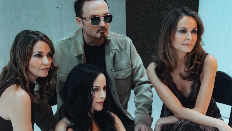 Lirik Lagu All The Love In The World - The Corrs