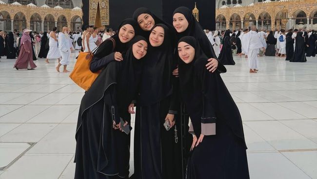 Sempat Umrah Bareng, 7 Momen Manis Lula Lahfah dan Geng Hanam Sebelum Tutup Usia