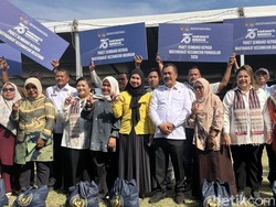 Hari Bhakti Imigrasi ke-76, Menteri Imipas Salurkan Bantuan Sosial di Langkat