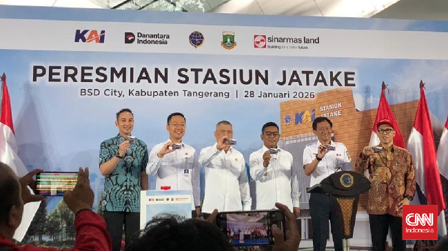 Menhub Dudy Purwagandhi meresmikan Stasiun KRL Jatake yang berlokasi di Kecamatan Pagedangan, Kabupaten Tangerang, Banten, Rabu (28/1).