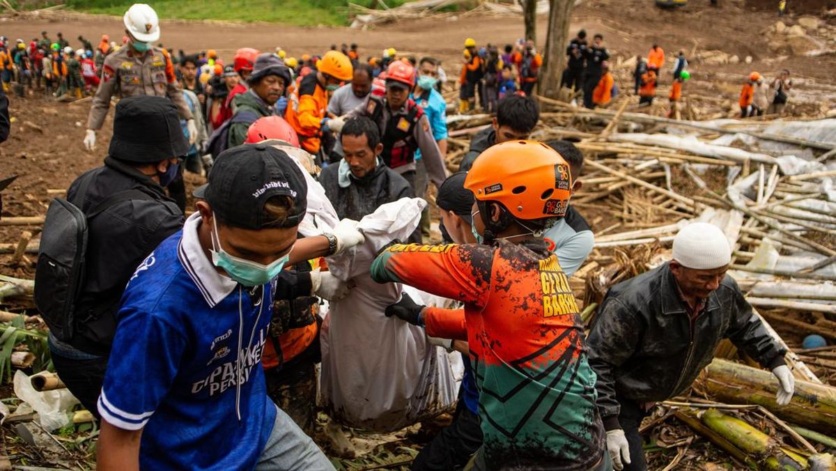 Update Longsor Cisarua: Total 60 Body Pack Dievakuasi, 20 Masih Hilang