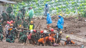 Tim SAR Perluas Area Pencarian 10 Korban Longsor Cisarua