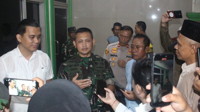 TNI AD menjatuhkan sanksi kepada Serda Heri Purnomo yang melecehkan dan menuding Sudrajat tukang es kue, menjual es berbahan spons.