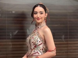 Jalani Prosesi Tea Pai, 7 Detail Penampilan Ranty Maria Pakai Cheongsam Adat Tionghoa