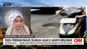 VIDEO: Pasca Banjir, Sejumlah Jalan di Jakarta Berlubang