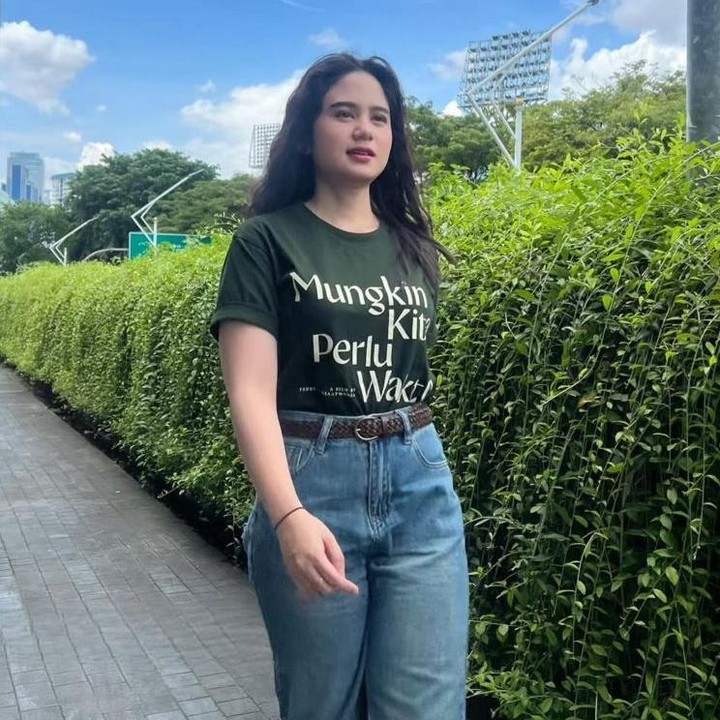 <p>Penampilan terbaru Tissa Biani belakangan ini kembali menjadi sorotan publik. Aktris berusia 23 tahun ini terlihat&nbsp;jauh lebih ramping setelah berhasil menurunkan badannya hampir 10 kilogram, Bunda. (Foto: Instagram @tissabiani)</p>