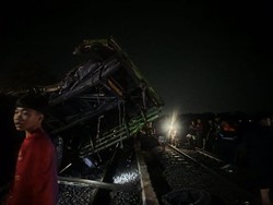 21 Kereta Api Terlambat Imbas Laka Maut Truk Vs KA Gajayana di Kebumen