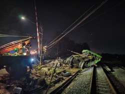 Truk Vs Kereta Api Gajayana di Kebumen, Sopir Tewas