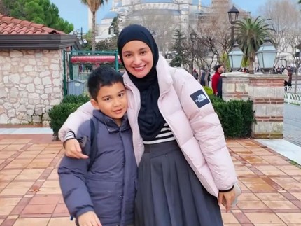 Tingkah Adam Anak Shireen Sungkar saat Sahur dan Buka Puasa, Intip Potretnya
