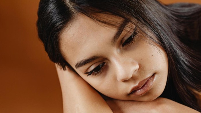 Kalimat “Aku nggak pernah cukup baik” untuk mencari validasi. Validasi dari orang lain tidak akan pernah membuat orang caper merasa cukup.