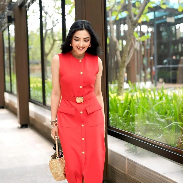 <p>Dalam unggahan itu, Ashanty tampil mengenakan <em>dress one set</em> berwarna merah, memperlihatkan lekuk tubuhnya yang tampak lebih ideal. Usut punya usut, Ashanty ternyata sempat mengungkap tips sukses turunkan berat badannya, yaitu dengan menjalani intermittent fasting (IF). &ldquo;Banyak yang tanya kenapa Bunda kurus banget sekarang? Sebenarnya kunci jawabanya cuma IF,&rdquo; tulis Ashanty, dikutip dari laman Instagram&nbsp;<em>@ashanty_ash</em>, Kamis (29/1/2026). (Foto: Instagram @ashanty_ash)</p>