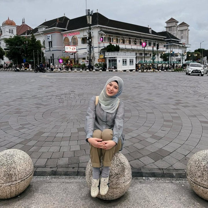 <p>Selebgram muslim asal Korea Selatan, Ayana Moon, baru-baru ini menghabiskan waktunya di Indonesia. Ayana memutuskan untuk quality time di Yogyakarta dan Magelang. Ayana membagikan potret liburan ini di akun Instagram miliknya, Bunda. (Foto: Instagram @xolovelyayana)</p>