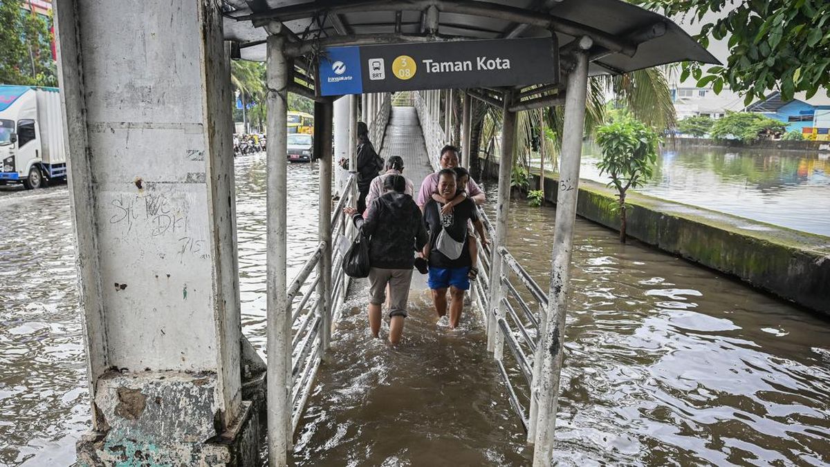 39 RT di Jakarta Terendam Banjir Jumat Pagi, Paling Tinggi 3,5 Meter