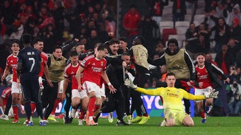 FOTO: Malam Ajaib Trubin, Kiper Cetak Gol Penentu di Benfica vs Madrid