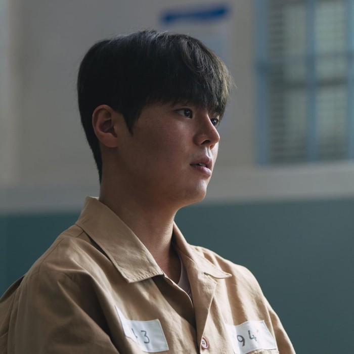 Bloody Flower mengangkat kisah unik tentang seorang pembunuh berantai bernama Lee Woo-gyeom yang mengaku memiliki kemampuan medis jenius untuk menyembuhkan penyakit yang tidak dapat disembuhkan.