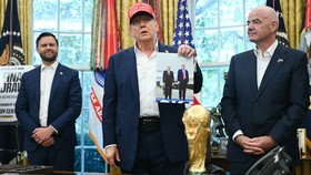 Bangga, Trump Pajang Foto Bersama Putin di Gedung Putih