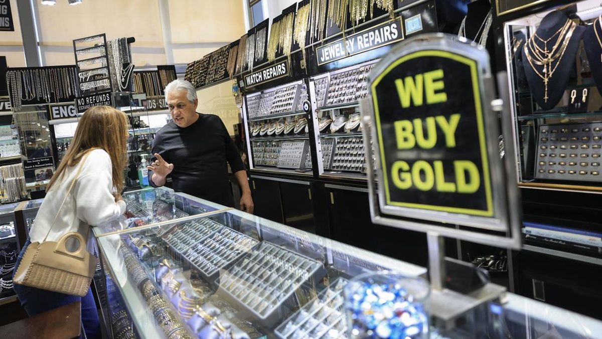 Harga Emas Antam Bangkit Rp167 Ribu ke Rp3,027 Juta per Gram