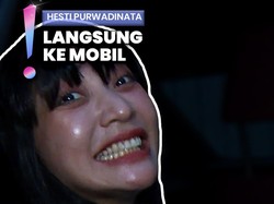 Video: Hesti Purwadinata Hanya Senyum Ditanya Kabar Perceraian Boiyen