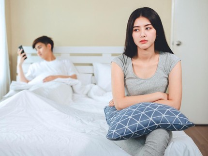 6 Arti Mimpi Suami Selingkuh, Jangan Buru-buru Marah Bun!