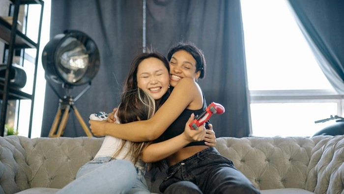 Mudah memaafkan. Mereka menjaga kedamaian diri dan membawa energi positif dengan memaafkan.