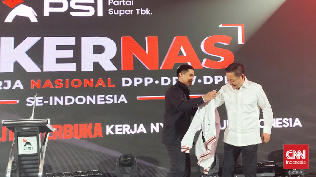 Rusdi Masse resmi menjadi kader Partai Solidaritas Indonesia (PSI) dan diperkenalkan oleh Ketum PSI Kaesang Pangarep dalam Rakernas di Makassar.