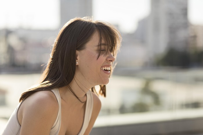 Sinar matahari pagi dapat membuat kamu merasa lebih energik dan meningkatkan aktivitas metabolisme tubuh. Beberapa paparan sinar matahari di pagi hari dapat menurunkan BMI (body mass index atau indeks massa tubuh) dan meningkatkan kesehatan.