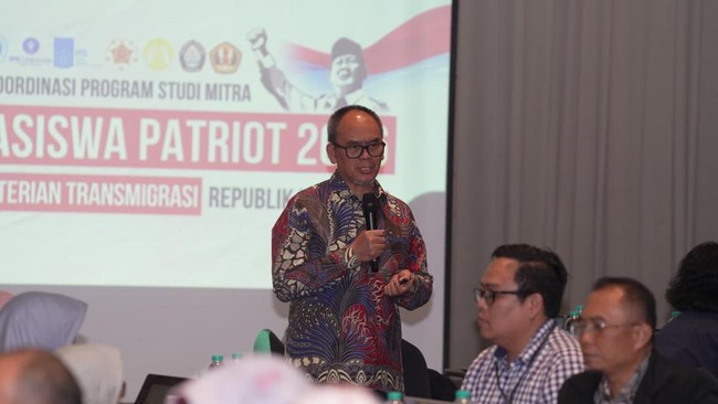 Kementran luncurkan Beasiswa Patriot 2026 untuk 1.100 mahasiswa S2 di 3 kawasan transmigrasi. Program ini fokus pada pendidikan dan pembangunan masyarakat.