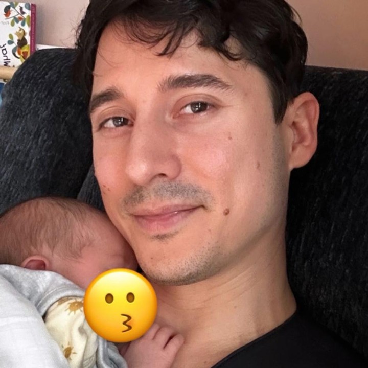 <p>Steffi melahirkan anak pertamanya pada 28 Desember 2025, Bunda. Nino yang kini berusia 41 tahun tengah menikmati peran barunya sebagai seorang Ayah. Nino pun kerap membagikan momennya saat mengurus Baby Kaia melalui Instagram pribadinya. (Foto: Instagram @ninojkt)</p>