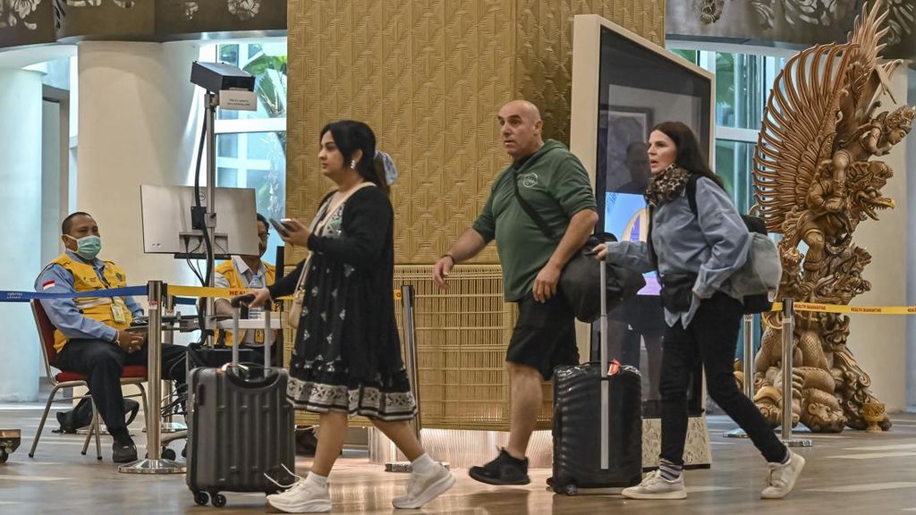 FOTO: Langkah Ketat Bandara Bali Cegah Penyebaran Virus Nipah