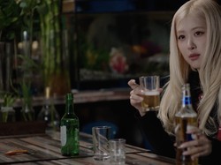 Rose BLACKPINK Racik Koktail Korea Hits, Pakai 2 Minuman Ini