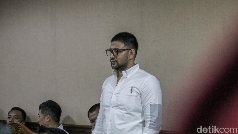 Sidang lanjutan kasus dugaan peredaran narkoba yang menjerat Ammar Zoni kembali digelar di Pengadilan Negeri Jakarta Pusat&comma; Kamis &lpar;29&sol;1&sol;2026&rpar;&period; Persidangan berlangsung panas setelah seorang saksi mengungkap dugaan adanya peredaran narkotika di dalam Rumah Tahanan &lpar;Rutan&rpar; Salemba&comma; Jakarta Pusat&period;