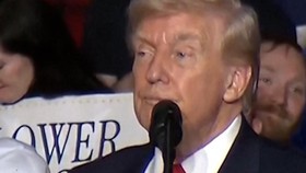 Donald Trump Sebut Armada Perang AS Terus Berlayar ke Iran