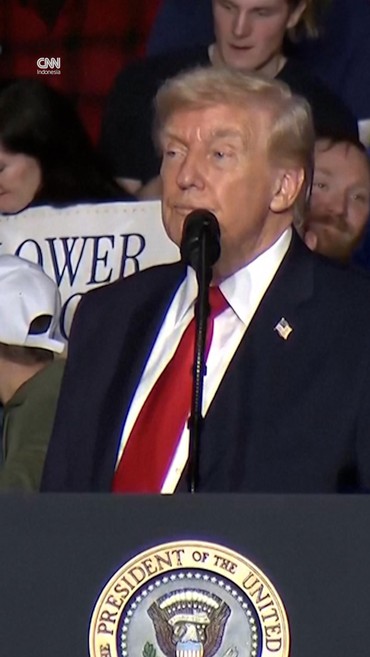 Donald Trump Sebut Armada Perang AS Terus Berlayar ke Iran