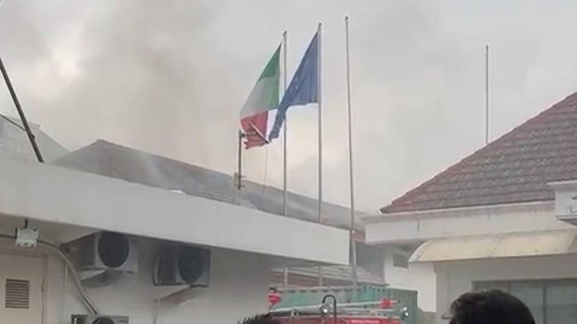 Kebakaran yang melanda gedung Kedutaan Besar (Kedubes) Italia di Jalan Pangeran Diponegoro Nomor 45, Menteng, Jakarta Pusat dinyatakan padam.