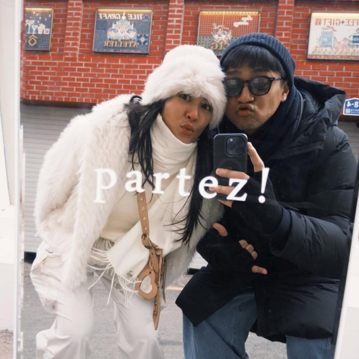 <p>Kebahagiaan tengah datang menyelimuti pasangan artis Deva Mahenra dan Mikha Tambayong. Belum lama ini, keduanya baru saja merayakan <em>anniversary</em> pernikahan mereka, Bunda. (Foto: Instagram @devamahenra)</p>