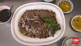 Mencicip Angsa Michelin di Song Wat yang Bikin Rela Antre