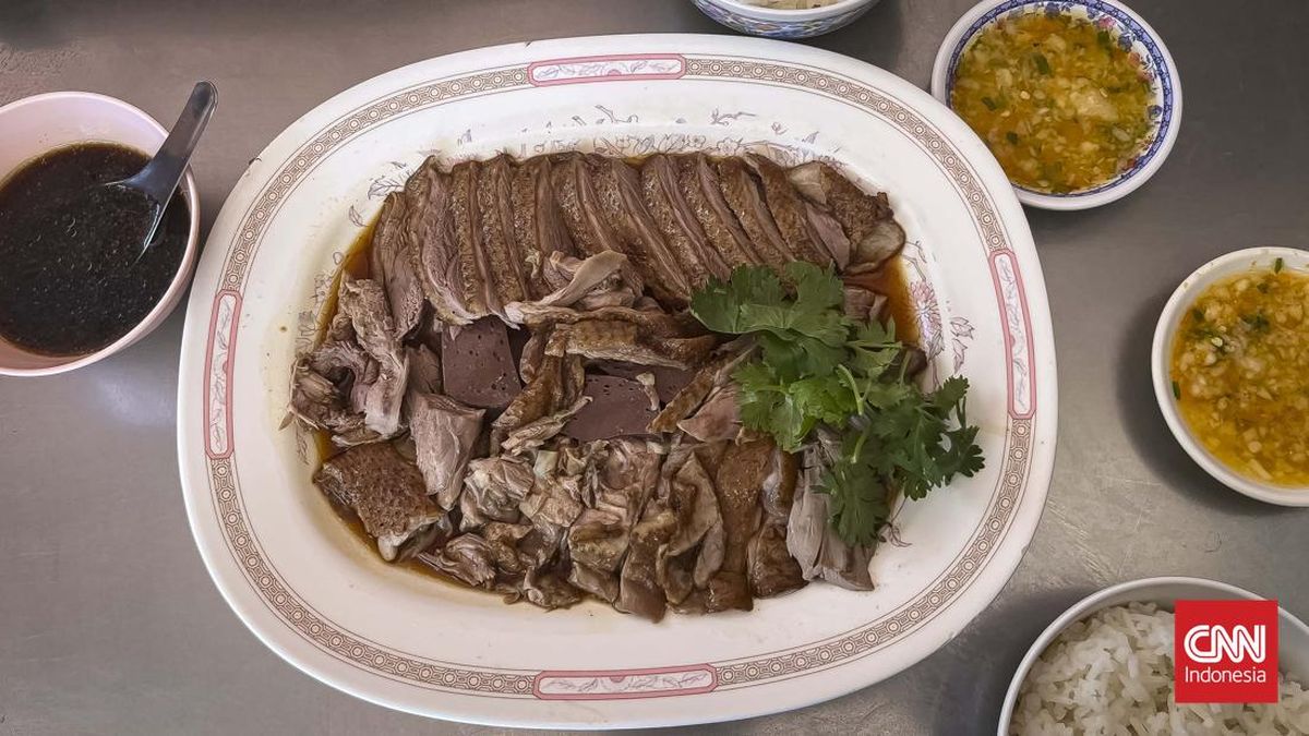 Mencicip Angsa Michelin di Song Wat yang Bikin Rela Antre