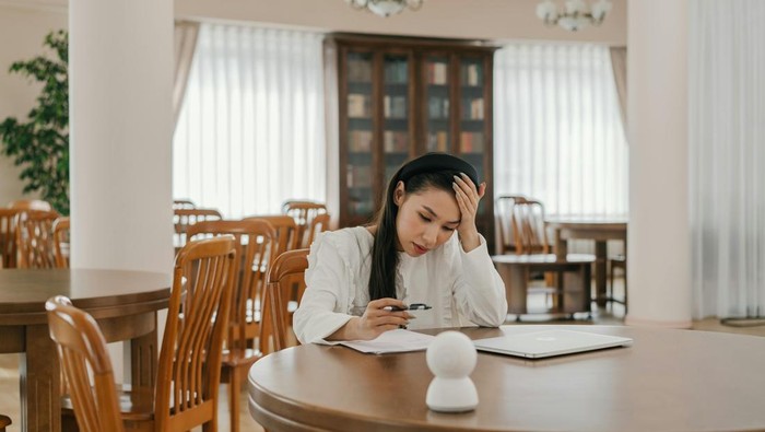 Capek Mikir Terus? Coba 5 Cara Stop Overthinking Biar Hidup Lebih Tenang