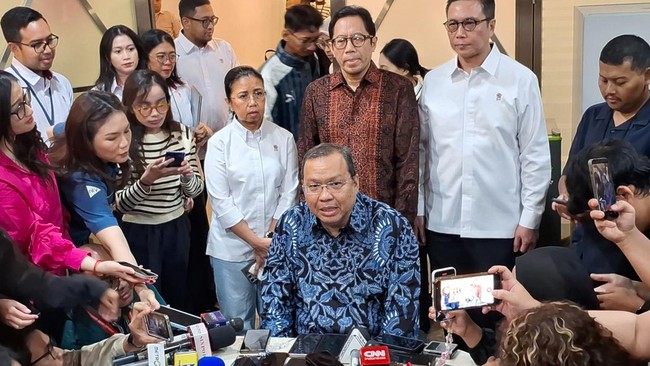 Direktur Utama BEI Iman Rachman mundur pada Jumat (30/1) pagi, imbas Indeks Harga Saham Gabungan (IHSG) anjlok selama dua hari beruntun.