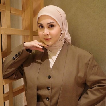 7 Gaya Hijab Artis Tanah Air yang Simple Tapi Tetap Modis untuk Sehari-hari